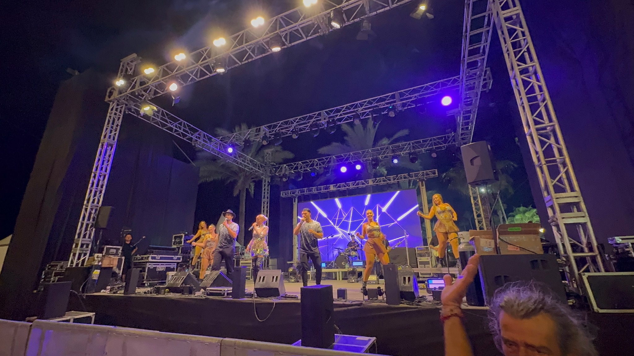 Cantante de Orquesta D'Vertigo
